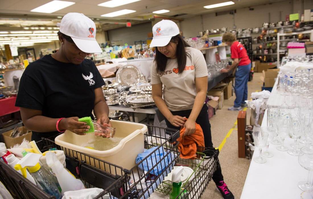 Two R I T students in a grocery store